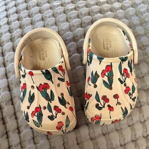 CROCS Kids' Floral Cherry Clogs - Cream and Red